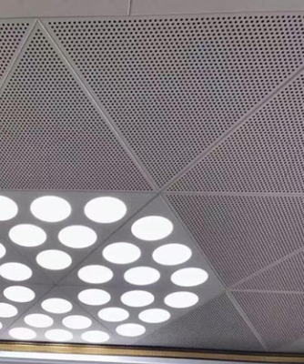 Aluminium triangulaire Agrafe-dans le plafond pour la décoration de mur de Convention Center